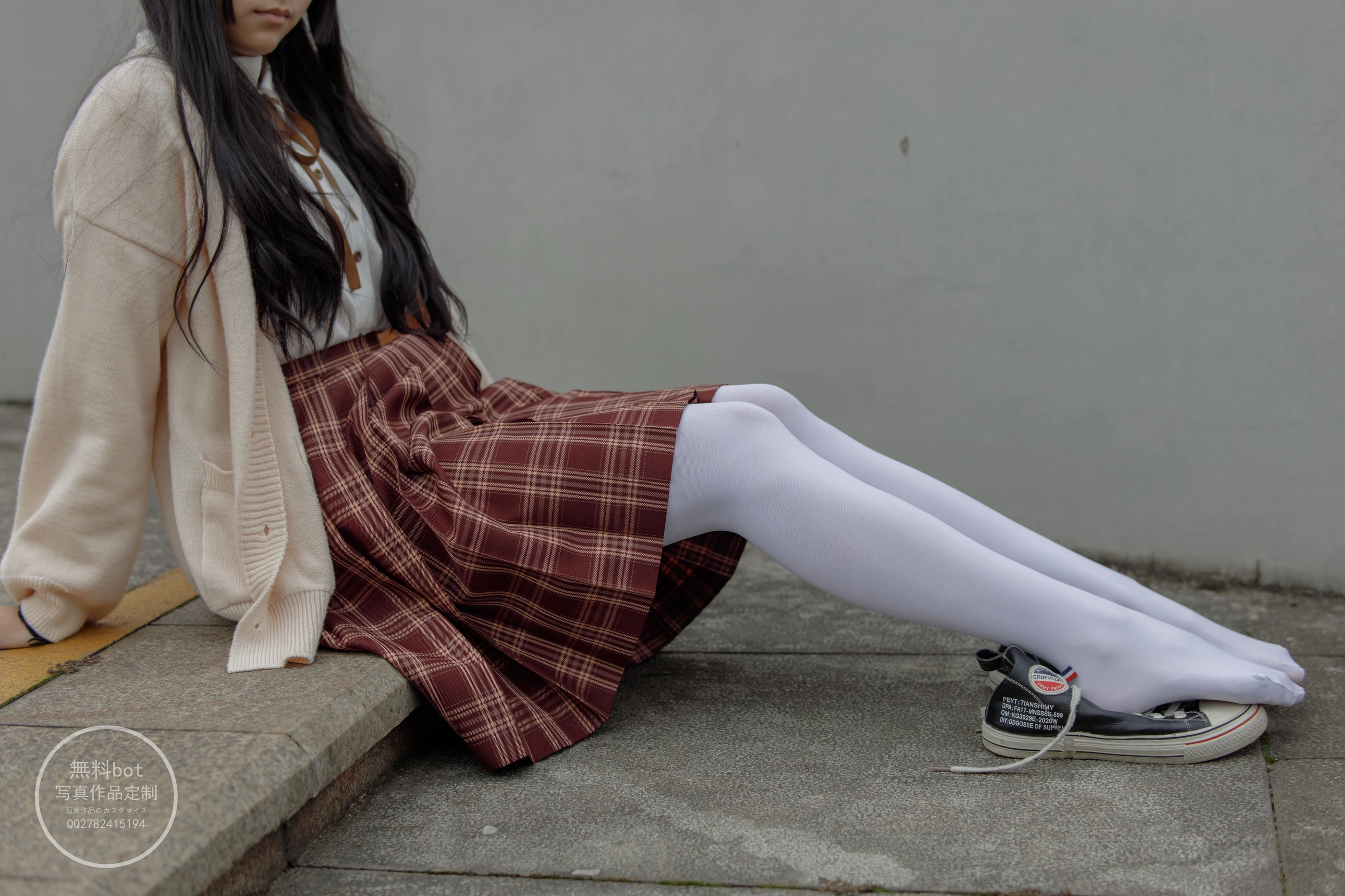 森萝财团 有料006  依依 户外白丝JK制服 [90P]插图7